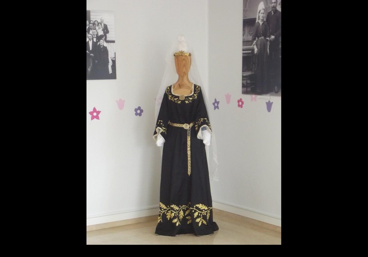 A traditional Icelandic outfit in the collection in the Culture House.
